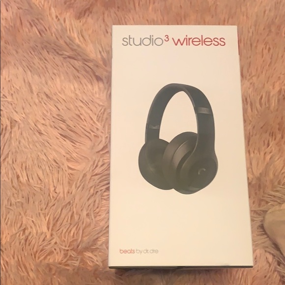 BeatsStudio3 wireless headphones - Picture 2 of 4